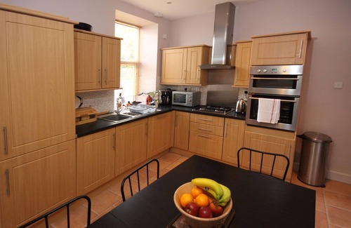 Kilmun Apartment | Shorefront apartment with private parking 200m town centre Dunoon, sea views