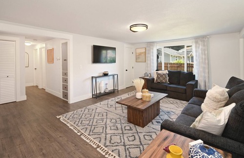 Shoreline House | Shoreline 2/3 Bedroom Bungalow close to Seattle Area Hospitals and Venues