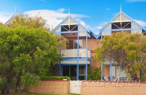 Dunsborough Villa | Shoreline beach front villa - Ocean front with wood fire