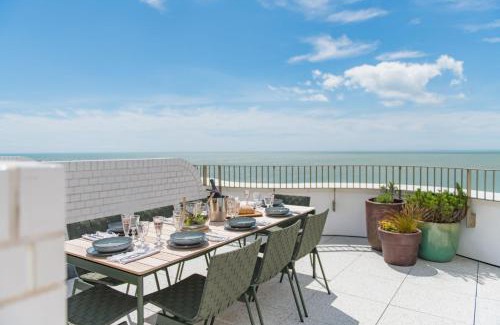 Folkestone House | Shoreline Beach House by Bloom Stays