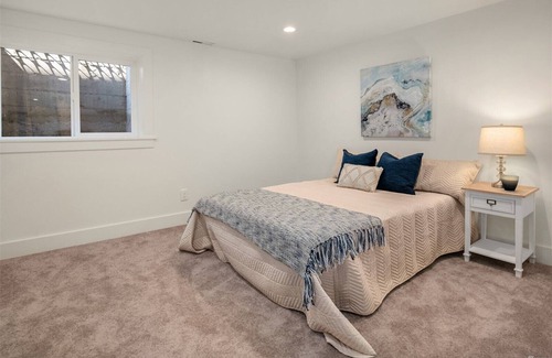 Meridian Park House | Shoreline Escape-Modern Retreat