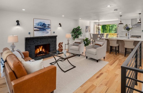 Meridian Park House | Shoreline Escape-Modern Retreat