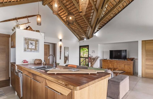 Temae Villa | Shoreline Getaway: Spacious 3BR Villa in Moorea