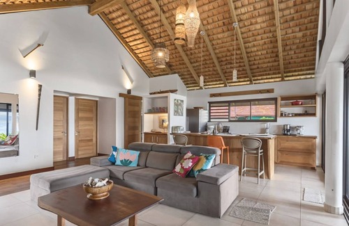 Temae House | Shoreline Haven: 1BR Bungalow by the Sea in Moorea