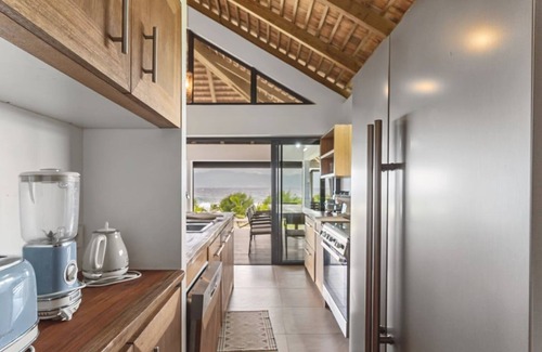 Temae House | Shoreline Haven: 1BR Bungalow by the Sea in Moorea