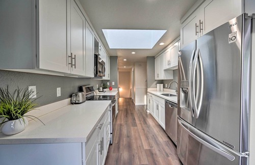 Shoreline House | Shoreline Home w/Deck ~ 14 Mi to Downtown Seattle