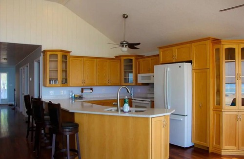 Grand Bend Cottage | Shoreline Palace- 6 bdrm 3 bath, Beachfront, Indoor swim spa, Games Room +morenn