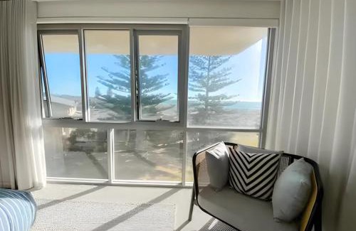 Scarborough Apartment | Shoreline Retreat - Beach Frontage - 2 King Beds