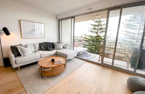 Scarborough Apartment | Shoreline Retreat - Beach Frontage - 2 King Beds