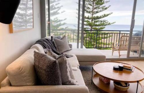 Scarborough Apartment | Shoreline Retreat - Beach Frontage - 2 King Beds