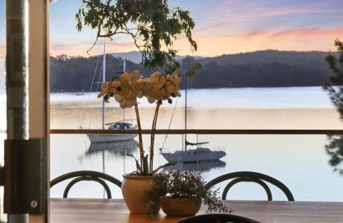Mannering Park House | Shoreline Serenity Waterfront Home