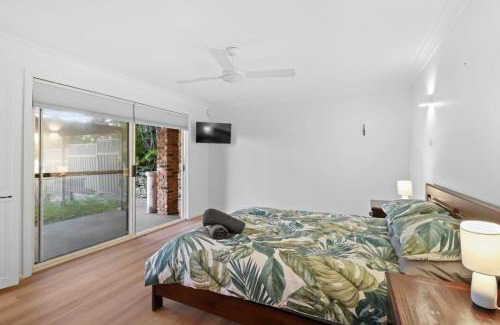 Mannering Park House | Shoreline Serenity Waterfront Home