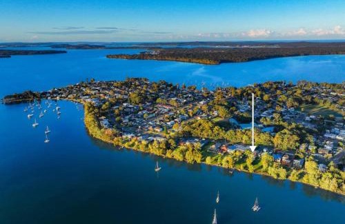 Mannering Park House | Shoreline Serenity Waterfront Home