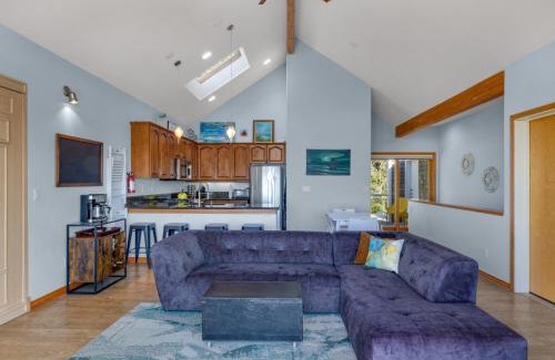Happy Camp Hideaway House | Shoreline Solace: Ocean View Townhouse Tillamook