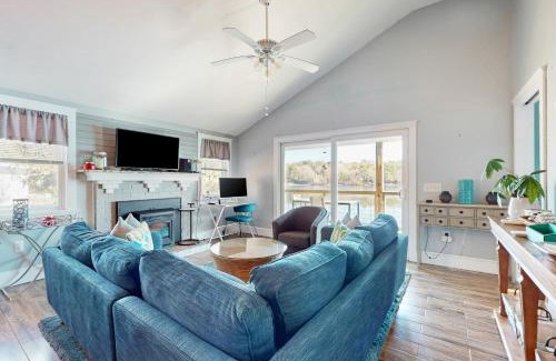 Ponds of Plymouth House | Shoreline Splendor