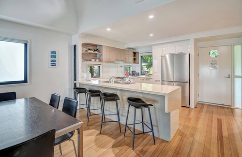 Hamilton Island Apartment | Shorelines 04 with Buggy