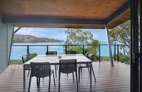 Hamilton Island Apartment | Shorelines 04 with Buggy