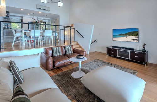 Hamilton Island Apartment | Shorelines 14, Seaview Apartment on Hamilton Island