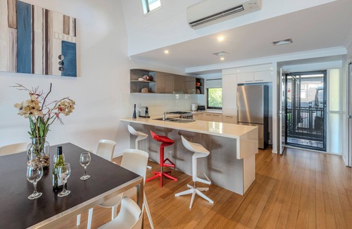 Hamilton Island Apartment | Shorelines 14, Seaview Apartment on Hamilton Island