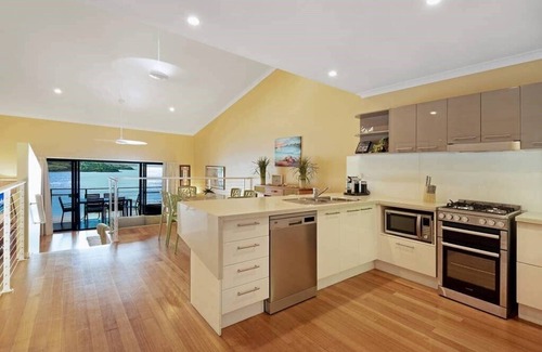 Hamilton Island Apartment | Shorelines 18, Seaview Apartment on Hamilton Island