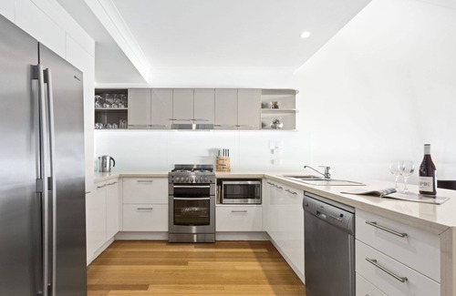 Hamilton Island Apartment | Shorelines 23 Hamilton Island - oceanviews, golf buggy and transfers