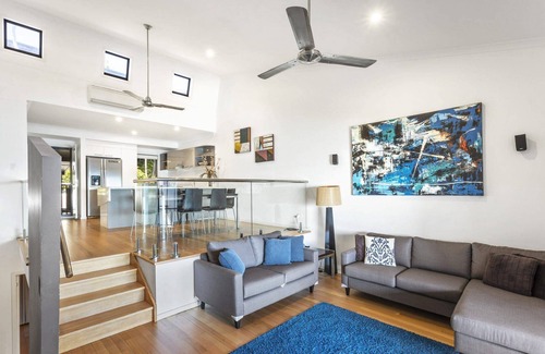 Hamilton Island Apartment | Shorelines 27 Hamilton Island - oceanviews, golf buggy and transfers