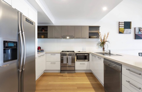 Hamilton Island Apartment | Shorelines 27 Hamilton Island - oceanviews, golf buggy and transfers