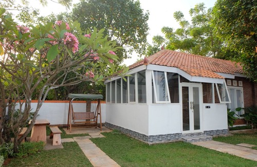 Tahunan Villa | Shoreside by Cocotel