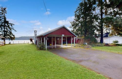 Matlock House | Shoreside Cottage