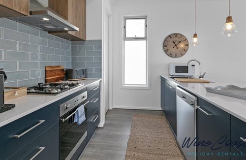 Sellicks Beach House | Shorland Ocean View by Wine Coast Holidays - Sunsets every night enjoying drinks on the balcony.