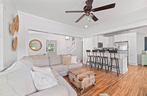 Oak House | SHORT DRIVE TO BEACH, NEAR SPORTS PLEX IN GULF SHORES!
