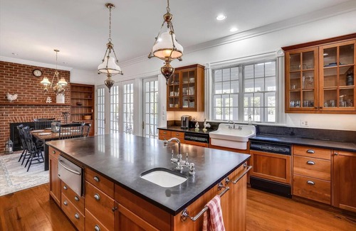 Cambridge House | Short drive to Downtown Cambridge | Pool | Private Dock | Game Room | Stunning V