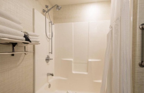 Wheat Ridge House | Short Drive to Lakeside Amusement Park! 3 Spacious Units, Free Parking