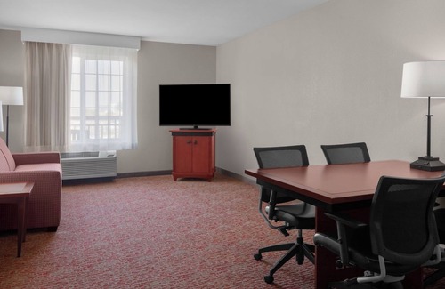 Renton Hotel | Short Drive to Museum of Flight! Pet-friendly, Free Parking and Airport Shuttle!