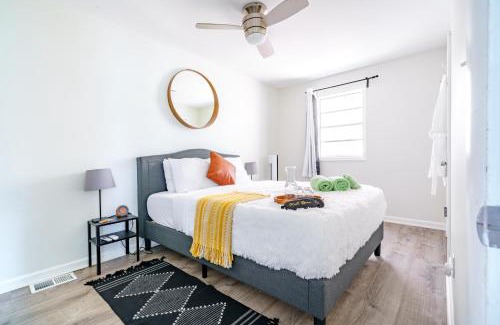 Victorian Village Apartment | Short North Convention Private Parking Pets!