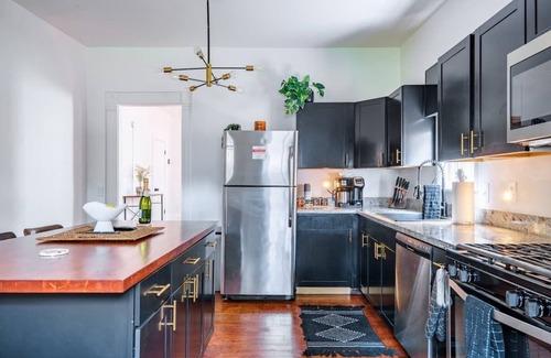 Italian Village House | Short North – King Bed – Parking Free – Convention