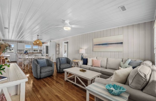 North Myrtle Beach House | Short stays with discounts thru Sept. Bike friendly channel home private dock.