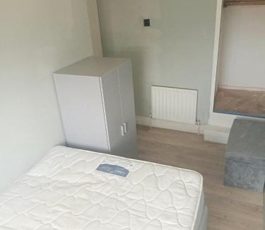 Stoke-on-Trent House | Short Stoke Stays