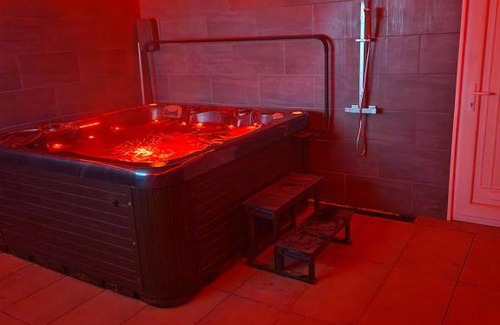Rusholme Apartment | Short Stopzzz & Indoor Hot Tub