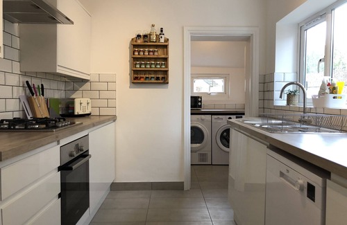 Poole House | Short stroll to Quay, shops and restaurants