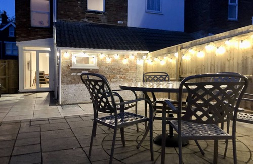 Poole House | Short stroll to Quay, shops and restaurants