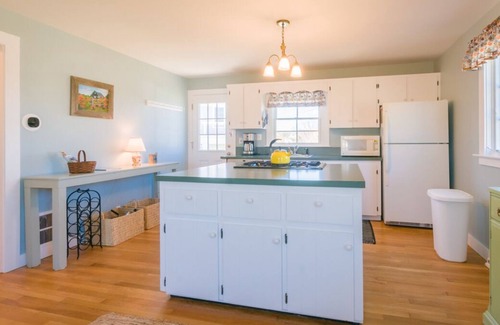 East Sandwich House | Short Stroll to the Private Association Beach