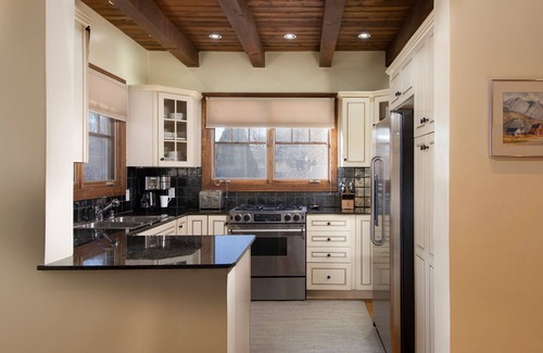 South Capitol House | Short stroll to the historic plaza, Canyon Road & Railyard District Restaurants