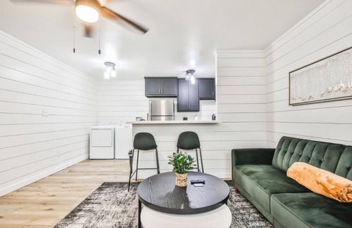 Lubbock Apartment | Short Term Rental 1BR, Furnished, Paid Utilities, Pet-Friendly, Free Internet.