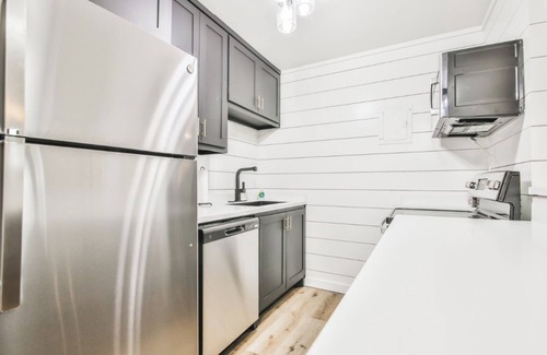 Lubbock Apartment | Short Term Rental 1BR, Furnished, Paid Utilities, Pet-Friendly, Free Internet.