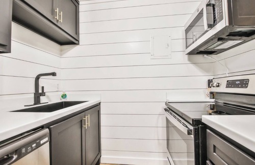 Lubbock Apartment | Short Term Rental 1BR, Furnished, Paid Utilities, Pet-Friendly, Free Internet.