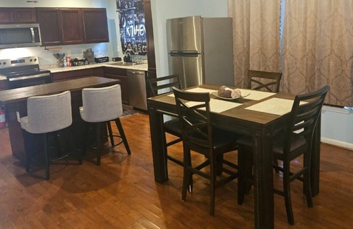 Atlanta House | Short-Term Rentals - Atlanta, Near GWCC, Ga. Aquarium & Mercedes-Benz Stadium!