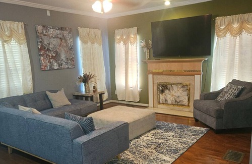 Atlanta House | Short-Term Rentals - Atlanta, Near GWCC, Ga. Aquarium & Mercedes-Benz Stadium!