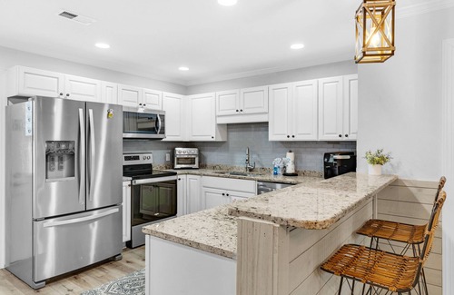 Miramar Beach House | 🌟Short Walk to Beach~Private Balcony~Steps 2 Pool~2BR A Taste of Paradise🌟