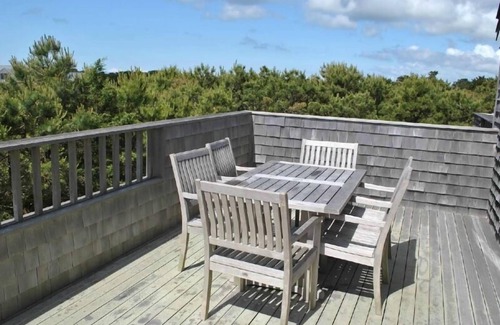 Surfside House | Short walk to best beach in Nantucket - great family house